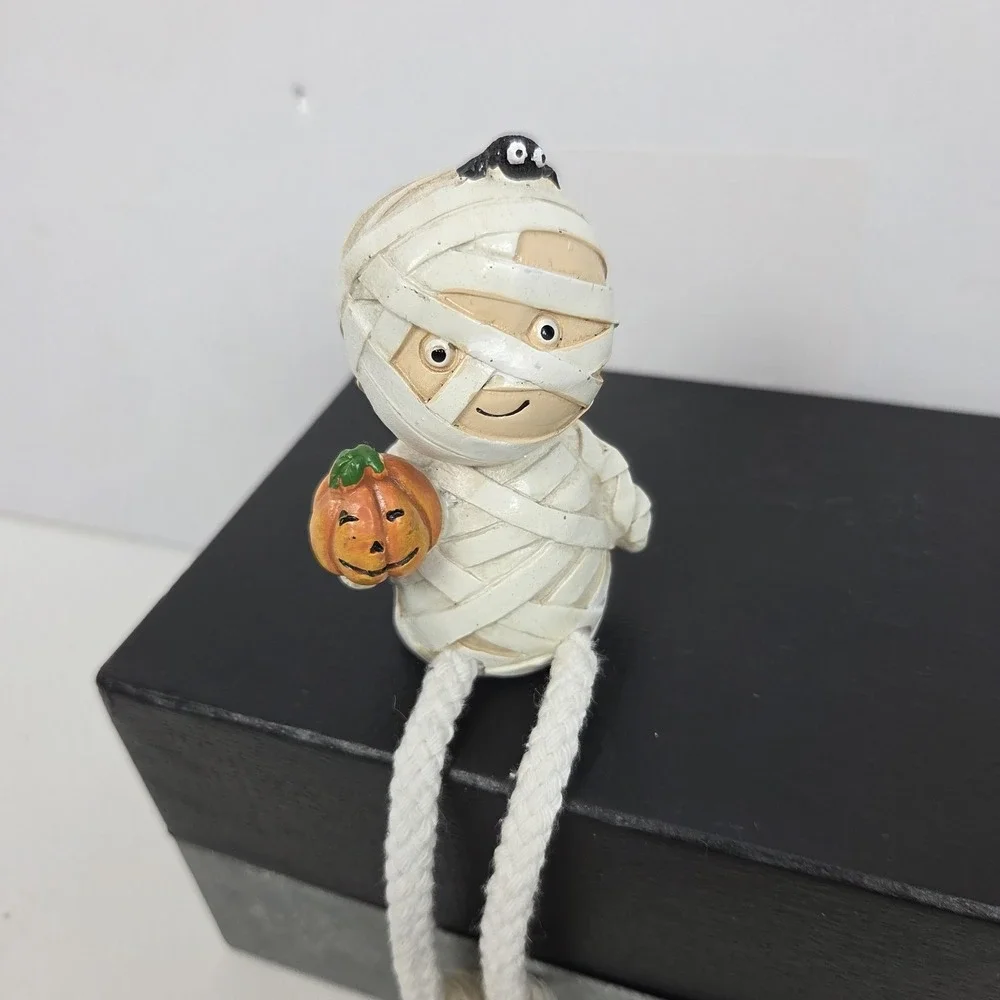 Vtg RARE Mummy Holding Pumpkin Sitting on Shelf 6